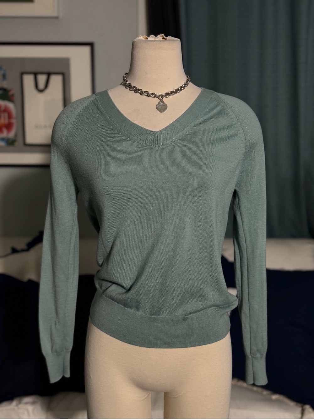 Banana Republic V-Neck Sweater in Sage Green XS